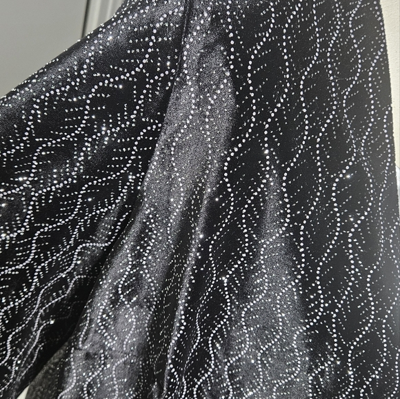 NWT K Woman Black Jeweled Shell with Silver Shell - Picture 5 of 9